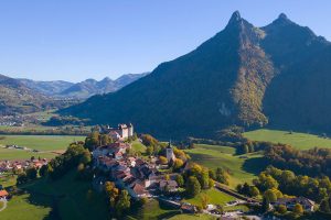 Gruyeres castle with Keytours